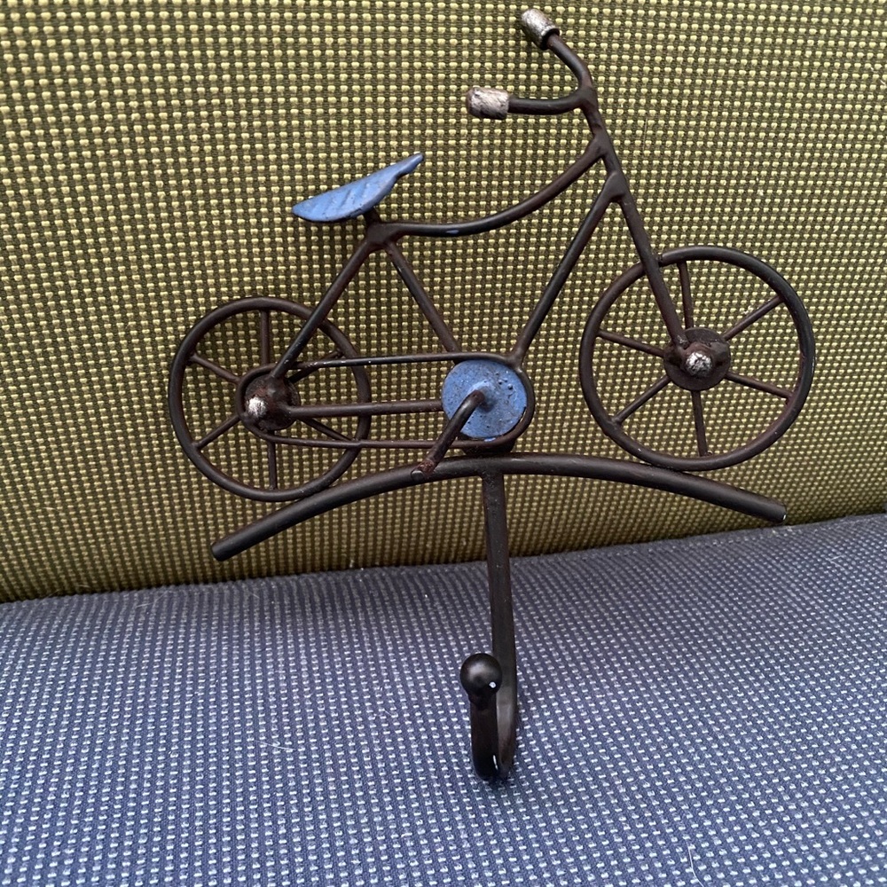 Mountable hook - mini bicycle shape - Picture 2 of 6